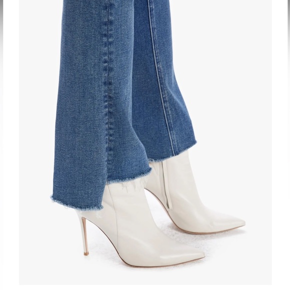 MOTHER The Runaway Step Fray Jeans Night in Havana 29 - Picture 6 of 13